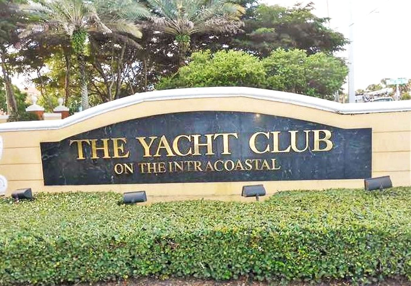 Entrance sign for The Yacht Club on the Intracoastal
